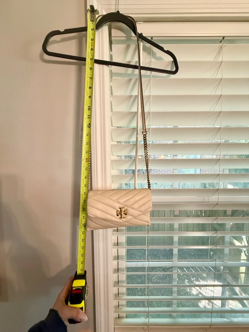 Tory Burch Kira Chevron Chain Wallet - Cream